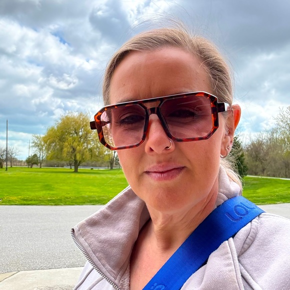 Meet your Posher, Misty - Picture 1 of 1